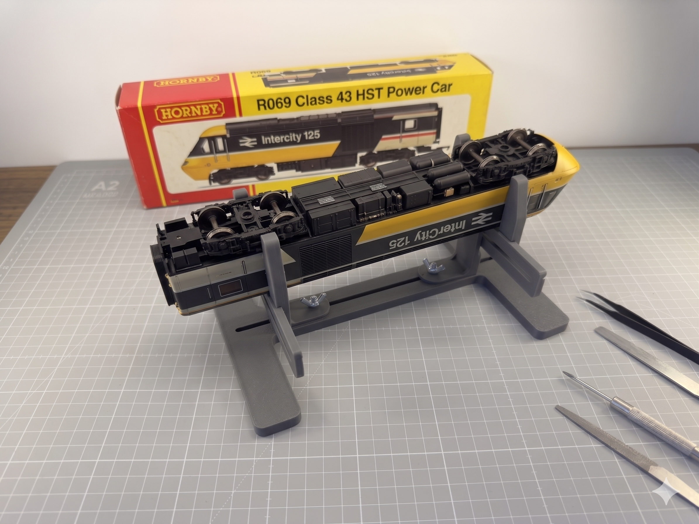 Fully Adjustable Locomotive Servicing Cradle & Maintenance Jig – O / OO Gauge
