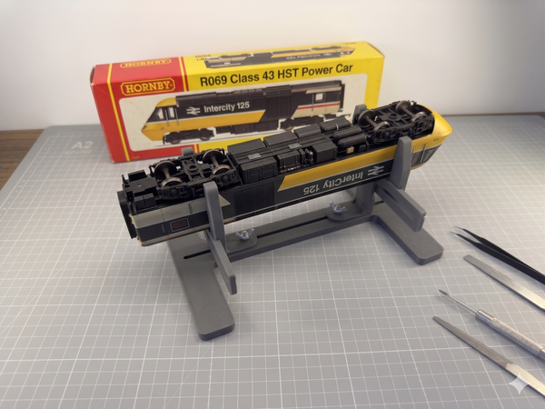 Fully Adjustable Locomotive Servicing Cradle & Maintenance Jig – O / OO Gauge