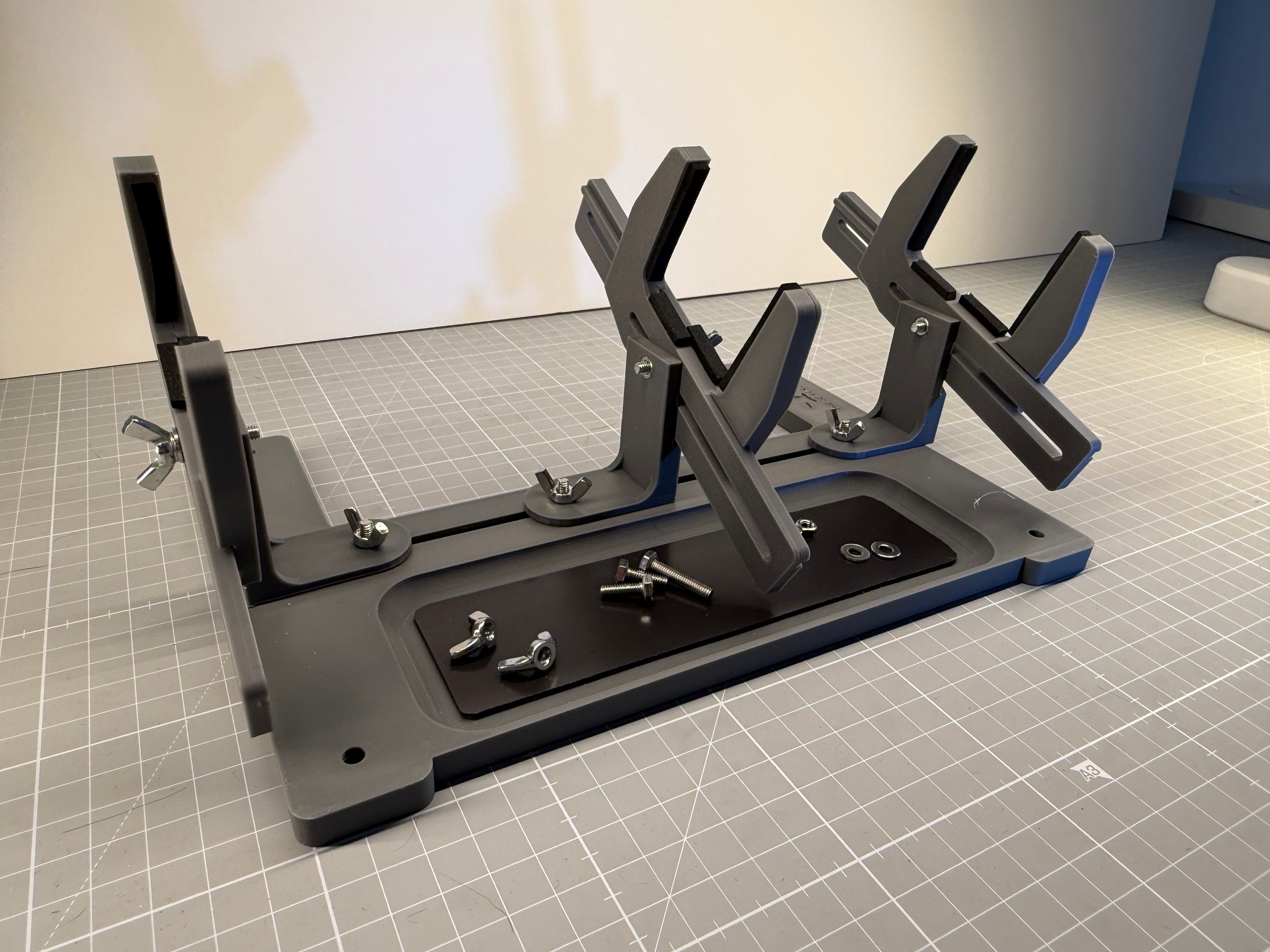 Pro Locomotive Maintenance Cradle with Magnetic Parts Tray - O / OO/HO Gauge