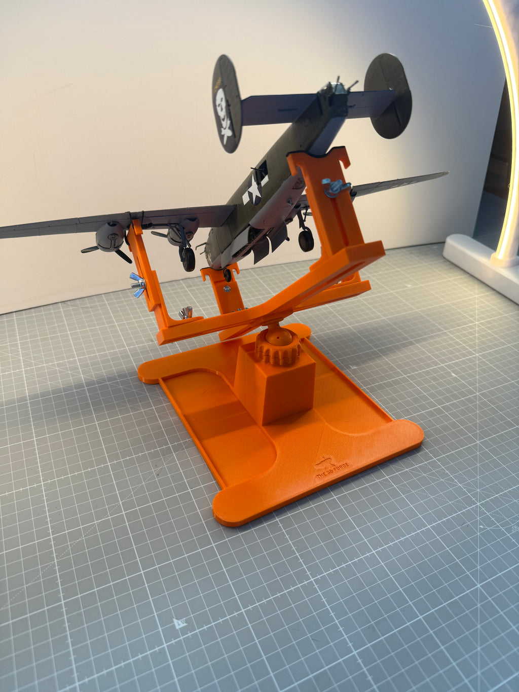 Pro XL Pivot Aircraft Jig With Parts Tray- 320mm x 240mm - 24/32/48/72/144 Support Options